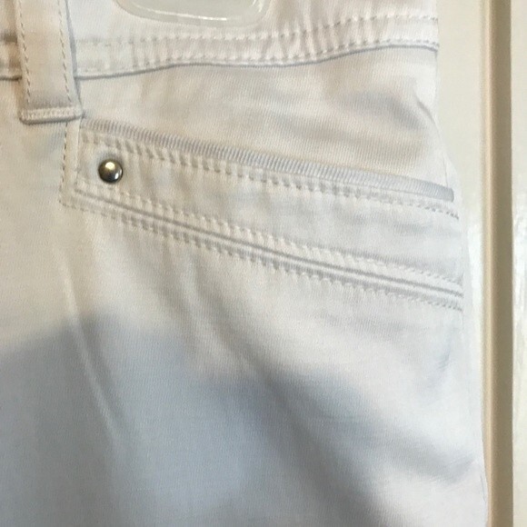 Zac & Rachel Zip Front Capris 4 Pocket Button Trim Accents at Hem White - Picture 5 of 8